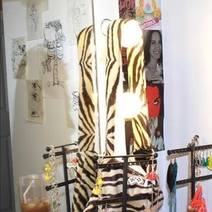 Meet your Posher, Ava